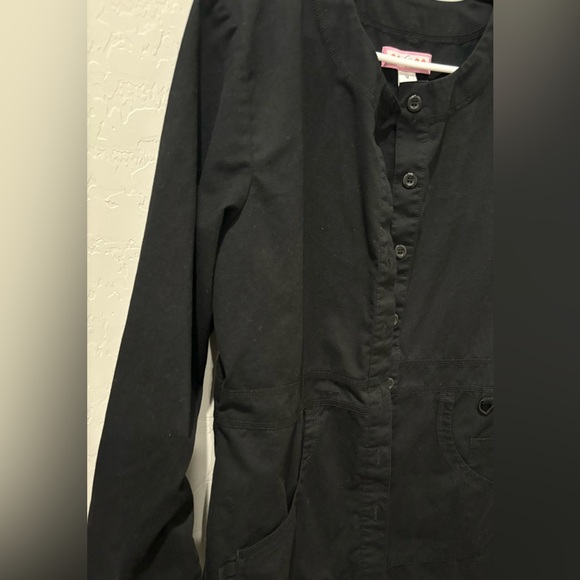 π€π©βπ¬π₯ΌKoi Olivia Lab Coat π₯Όπ©βπ¬π€ - Picture 2 of 5